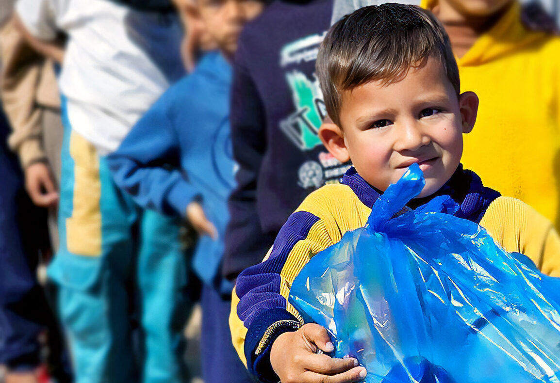 In response to the crisis in Gaza, Veterans Rebuilding Life and Haya Washington joined forces to provide hundreds of orphaned children with food and water.